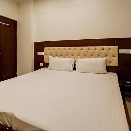 Oyo Hotel The Red Hut Chandīgarh エクステリア 写真