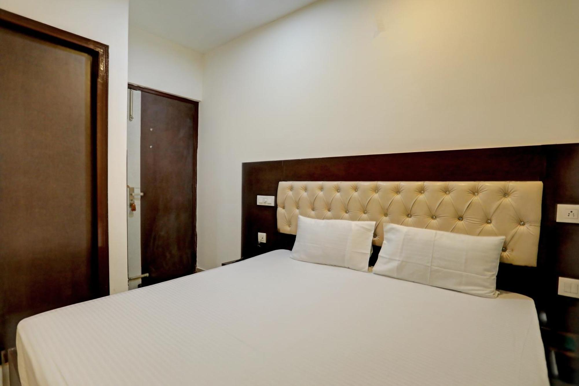 Oyo Hotel The Red Hut Chandīgarh エクステリア 写真
