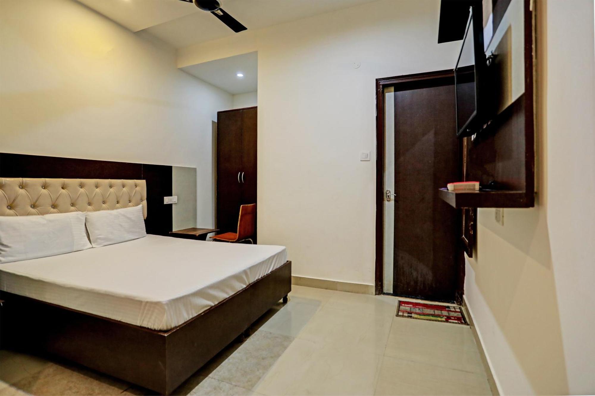 Oyo Hotel The Red Hut Chandīgarh エクステリア 写真