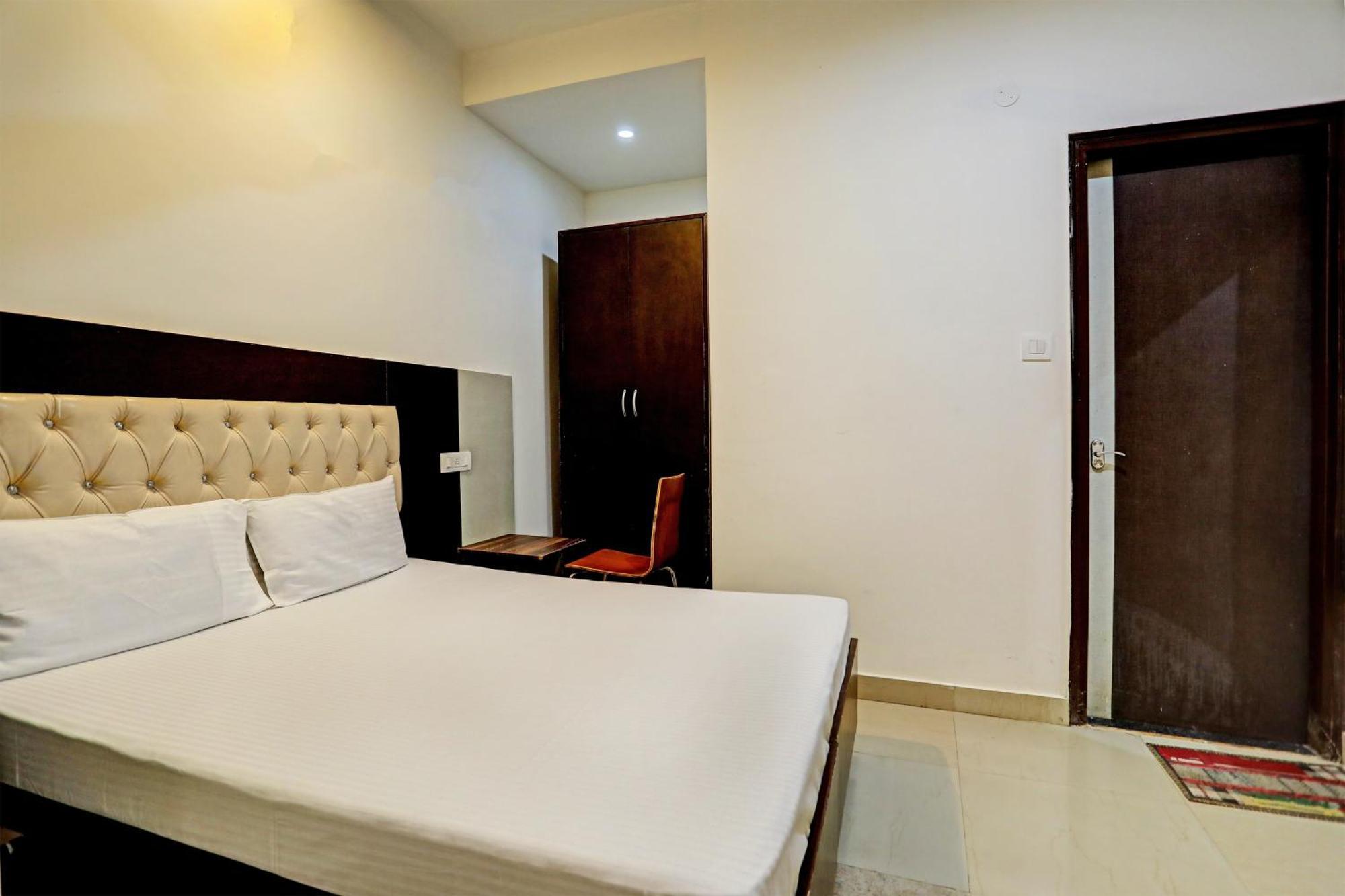 Oyo Hotel The Red Hut Chandīgarh エクステリア 写真