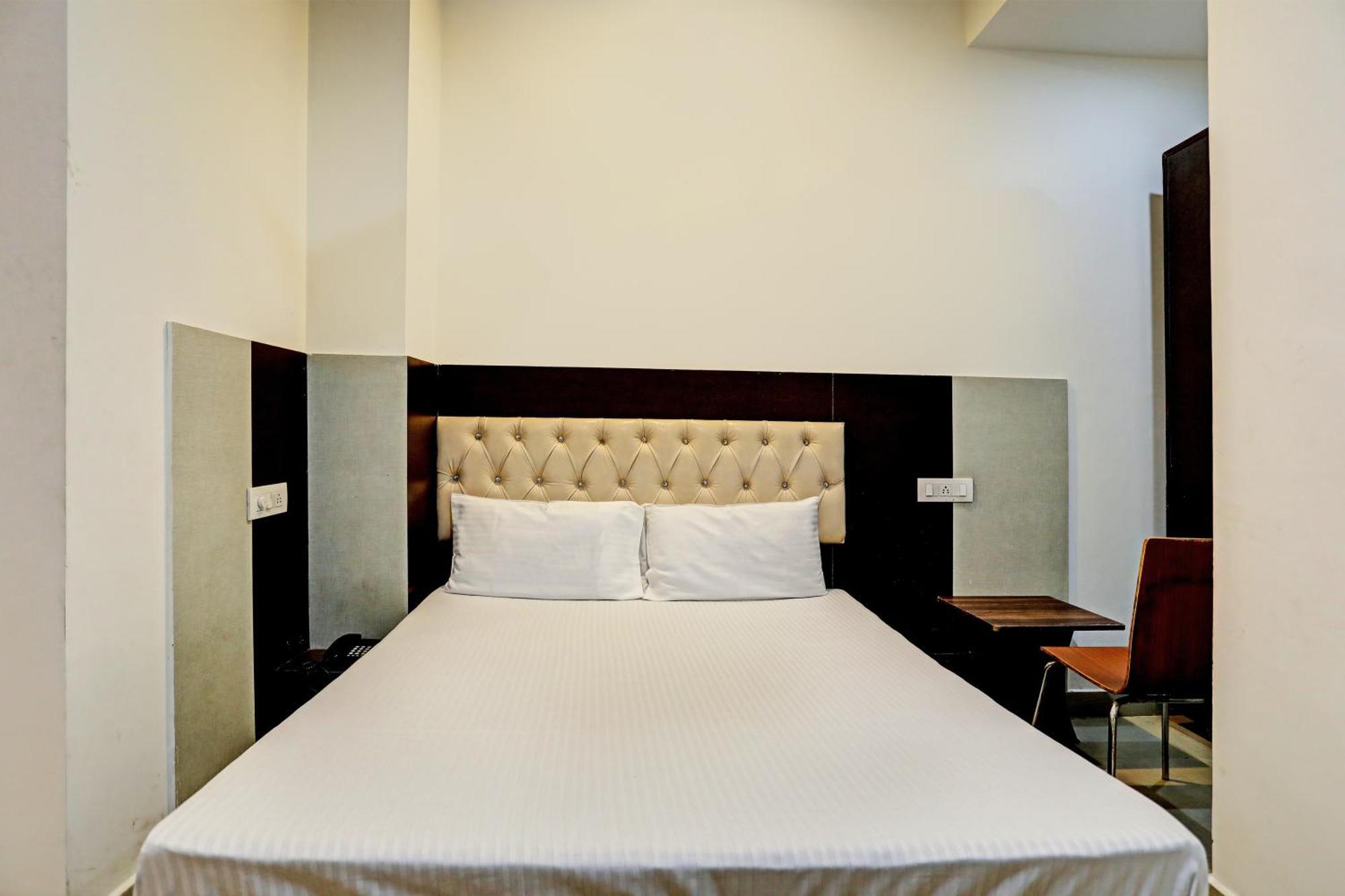 Oyo Hotel The Red Hut Chandīgarh エクステリア 写真